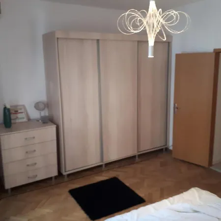 Old Town Gems - Shabbat Friendly