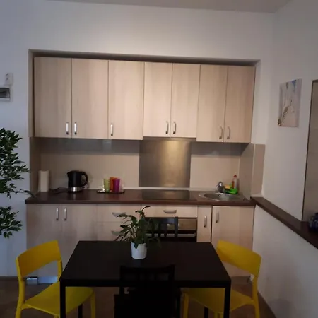 Old Town Gems - Shabbat Friendly *