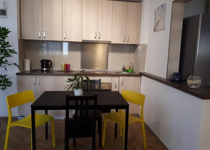 Old Town Gems - Shabbat Friendly Bukarest