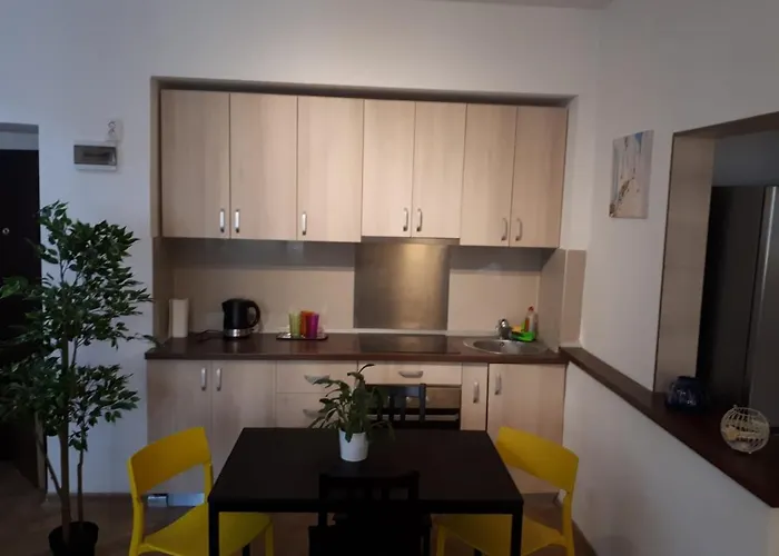 Old Town Gems - Shabbat Friendly *