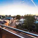 Old Town Gems - Shabbat Friendly 아파트